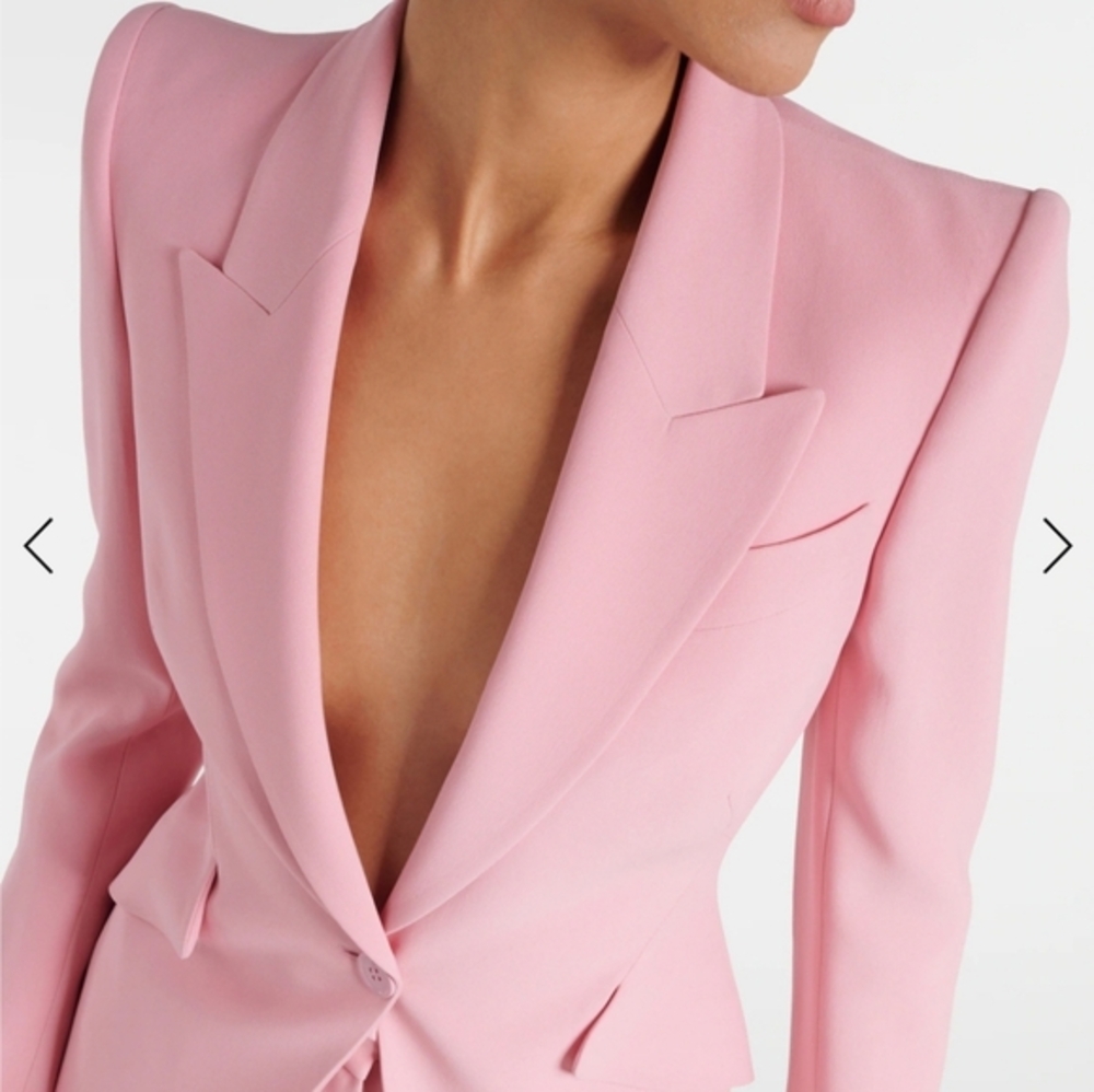 BNWT * VERY POPULAR*  Alexander McQueen Made In Italy pink fitted blazer size 36